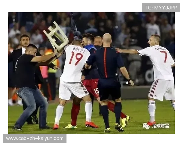 球场幕后：比赛当天的幕后工作揭秘，足球幕后操纵